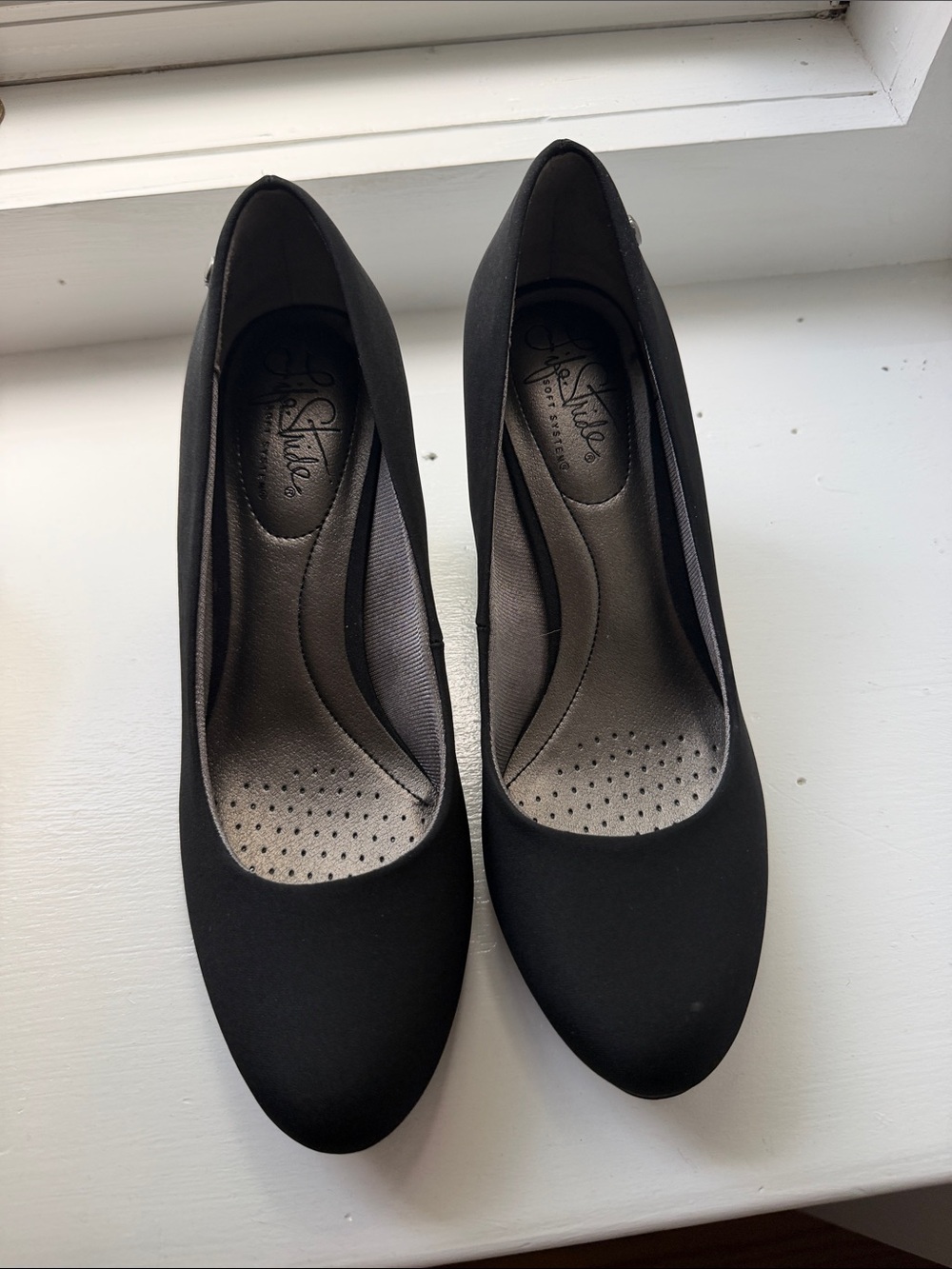 Life Stride Black Women's Round-Toe Comfort Pump